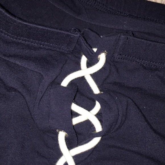 Tommy Hilfiger Cropped off the Shoulder Shirt - Picture 5 of 5